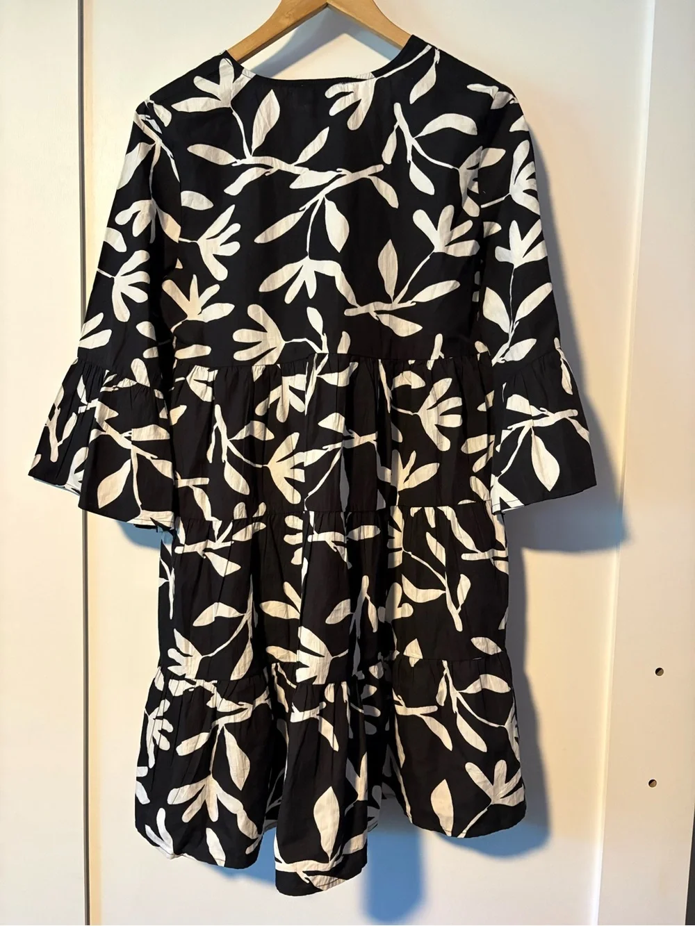 Charlie Paige Black & White Floral Tiered Babydoll Dress Size Small 100% Cotton